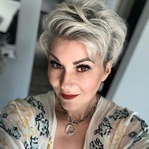 Meet your Posher, Angee